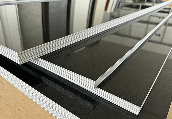 पीईटी मिरर कार्बन क्रिस्टल वाल प्यानलका सुविधाहरू।