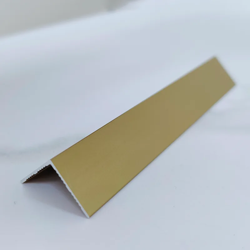 90° दायाँ-कोण ट्रिम